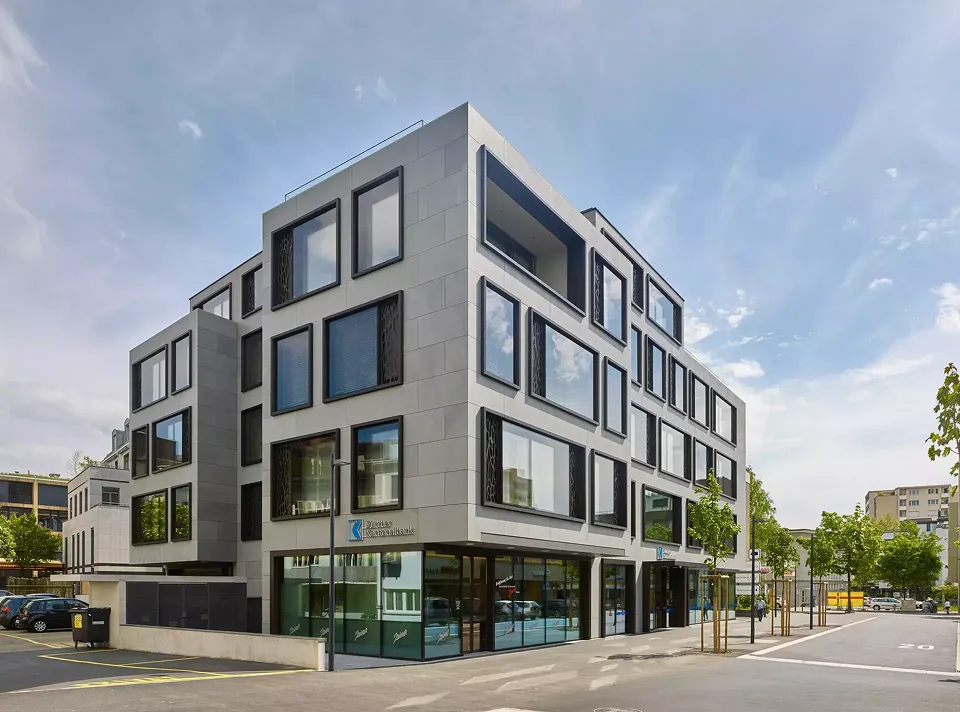 Nordost-Nordwestfassade