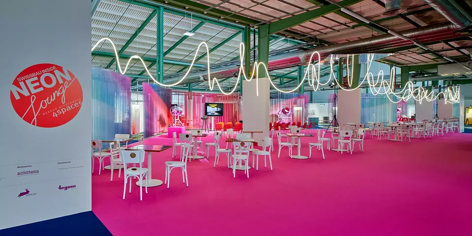 Sämtliches Mobiliar der #NEONLOUNGE, basiert auf wiederverwendeten Teilen
