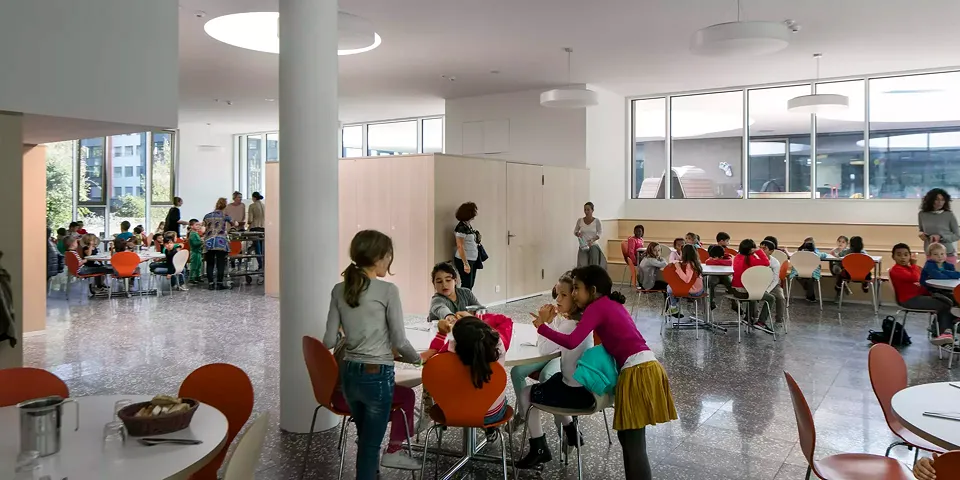 Ecole: restaurant
