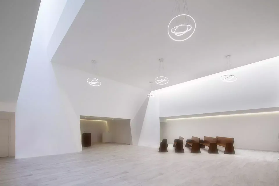 principal hall internal view