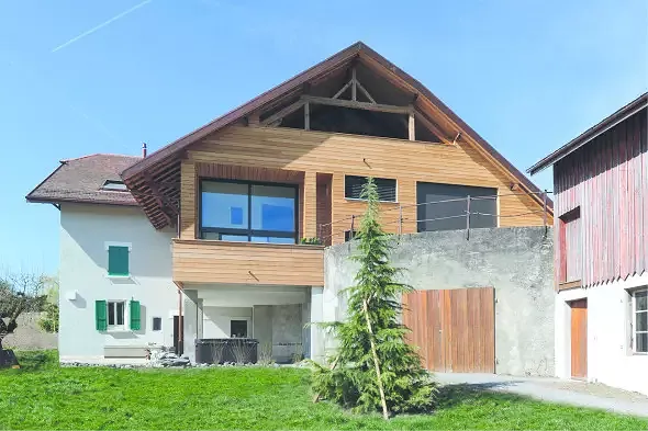 Vue de la façade côté champs