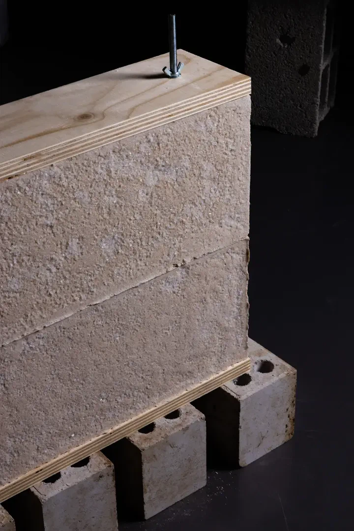«Salting» Esther Rivas, Maeva Chavannes