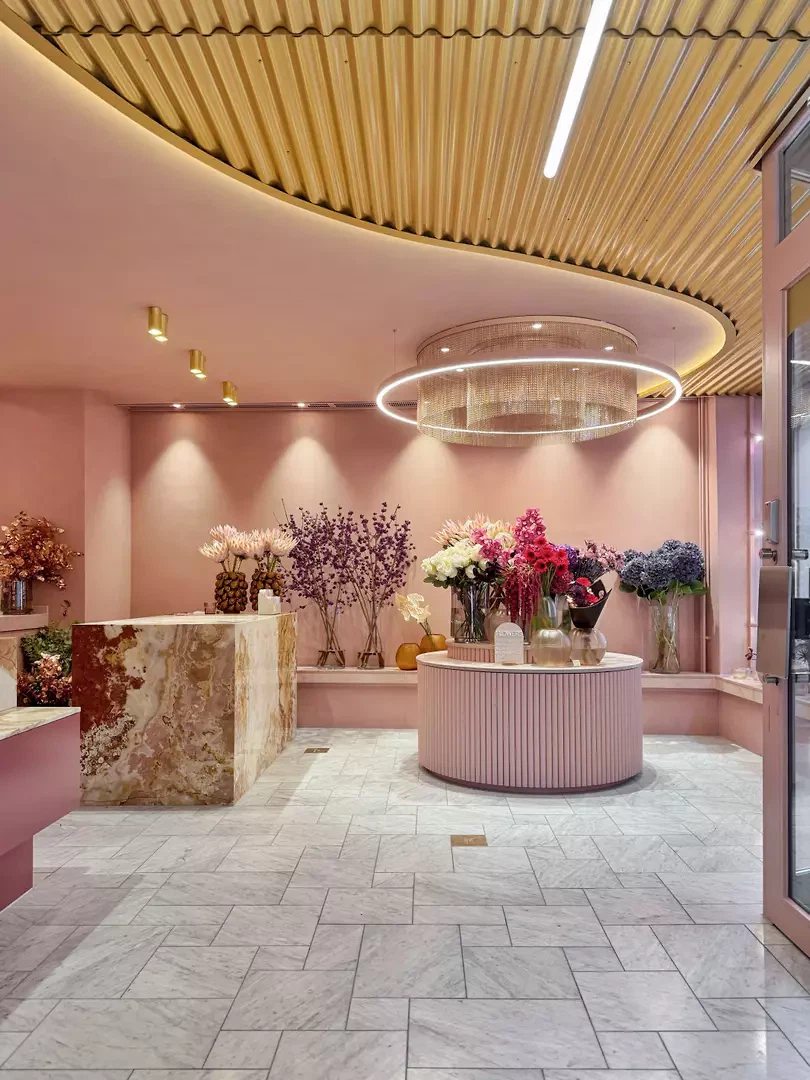 Gelateria mit Blumenladen