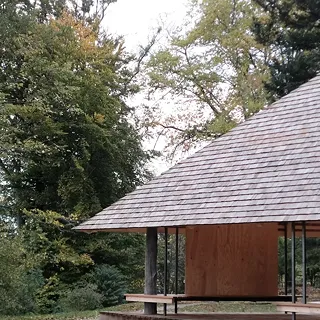 Pavillon aus alten Lärchen