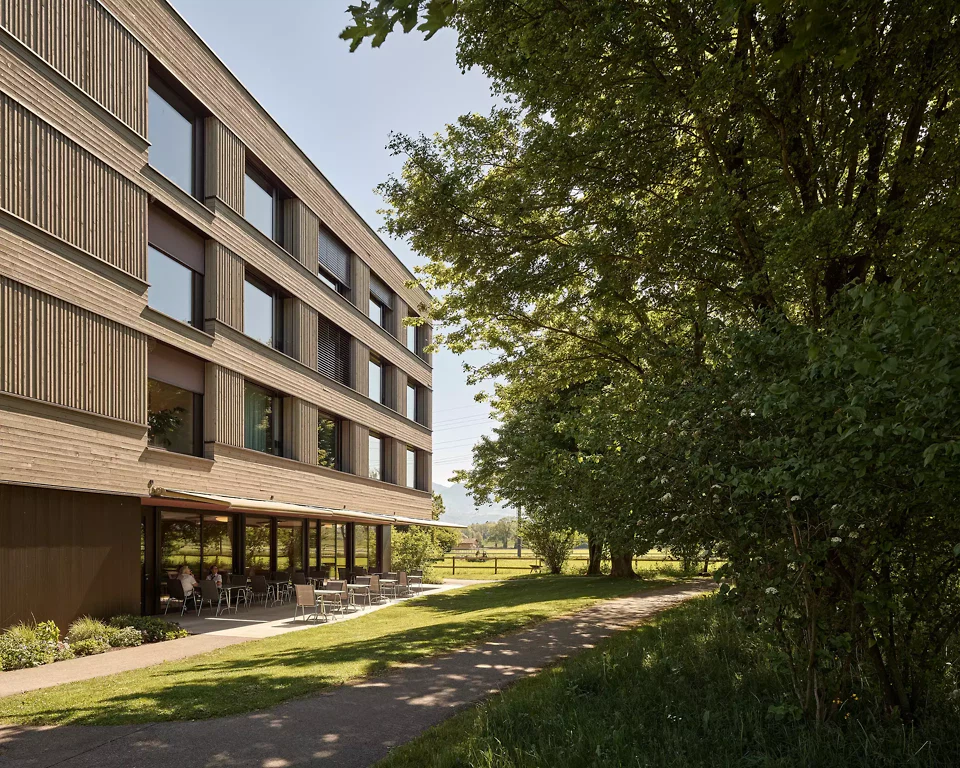 Neubau mit Aussenbereich Speisesaal