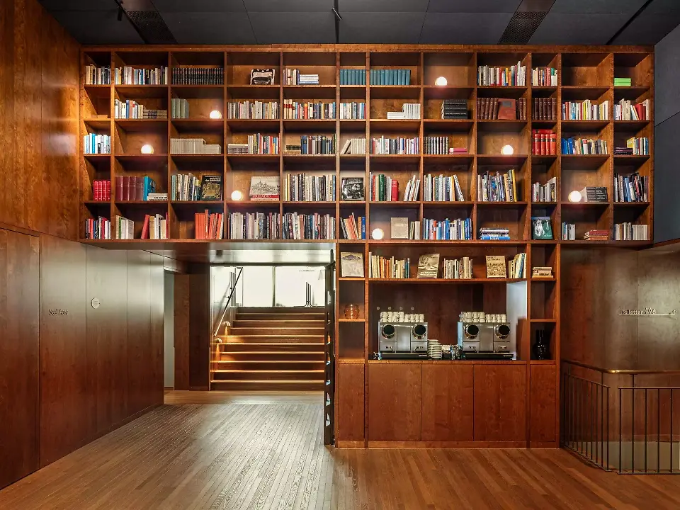 Foyer Aaresaal Bibliothek