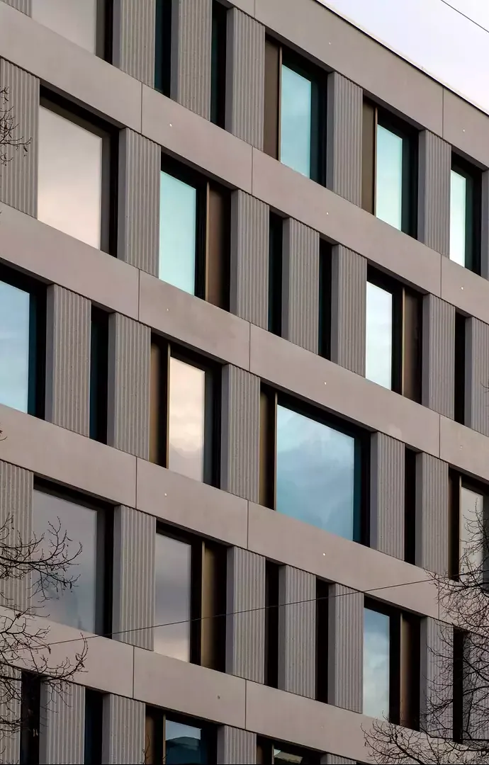 Façade et verres colorés