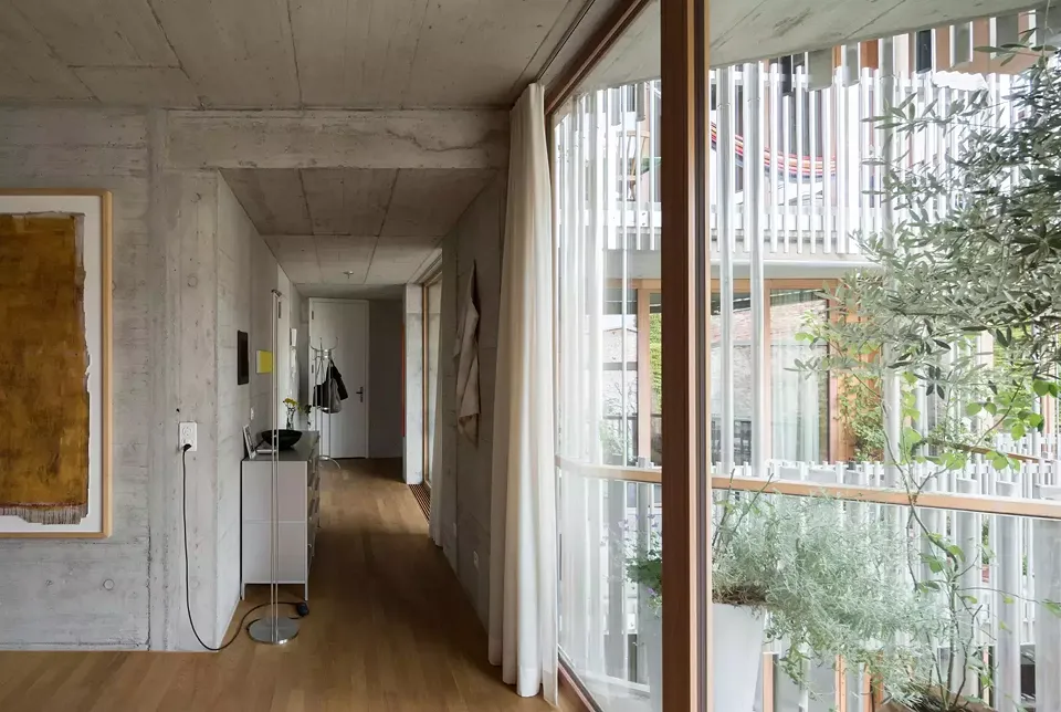HHF, Lichtstrasse, Blick vom Altbau in den Neubau