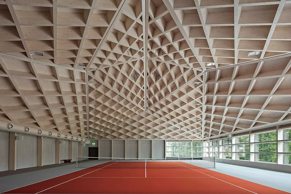 Tennishalle innen