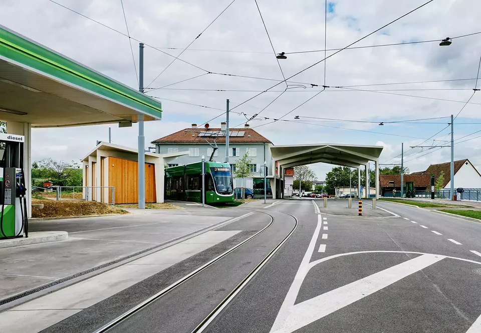 Zollanlage und Tram-Endhaltestelle Burgfelden Grenze