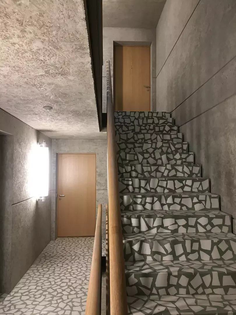 Treppenhaus, Wohnungstüren