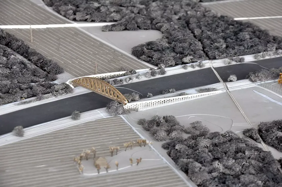Raffinerie de Collombey, séquence de la passerelle sur l'ancien oléopont