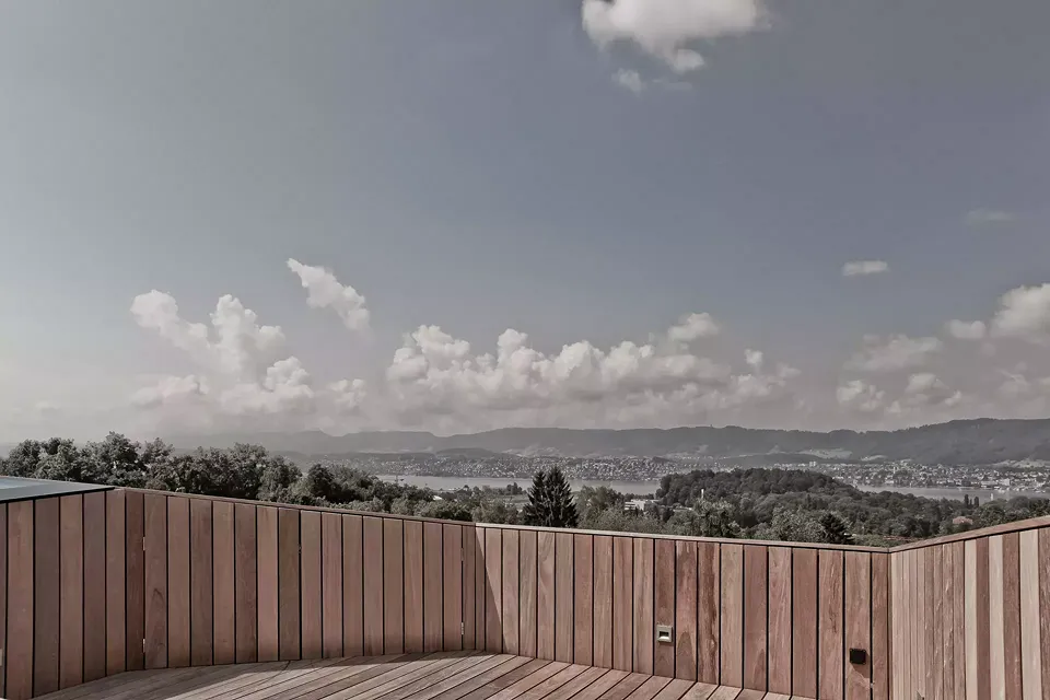 Dachterrasse mit Blick auf den Zürisee