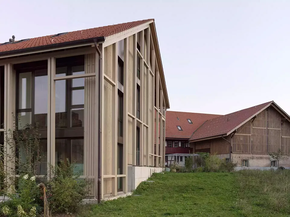 Nouvelle construction et ferme existante