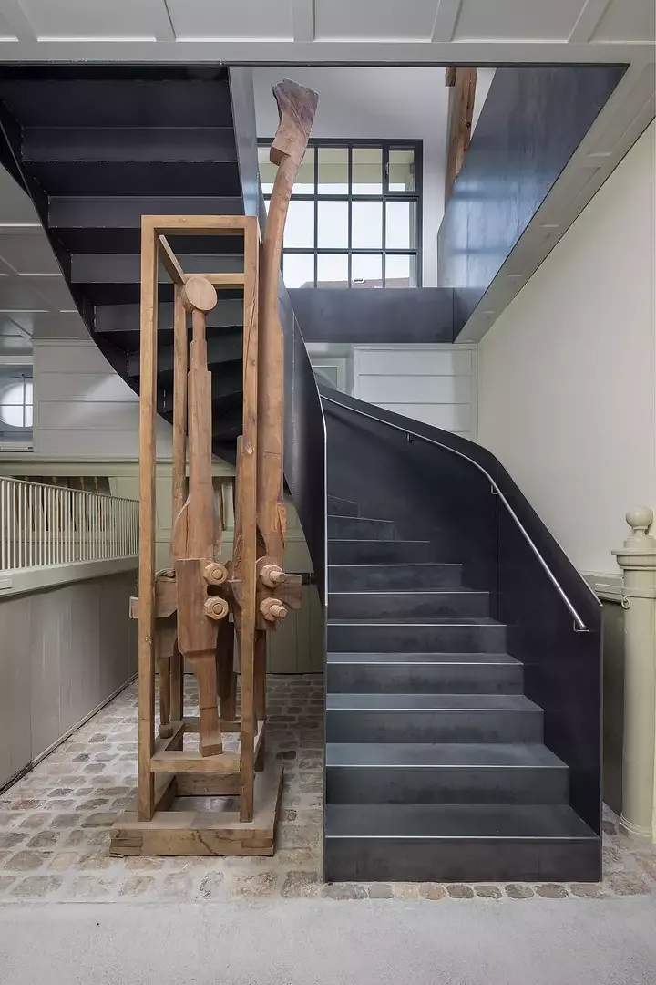  Stahltreppe ins Obergeschoss