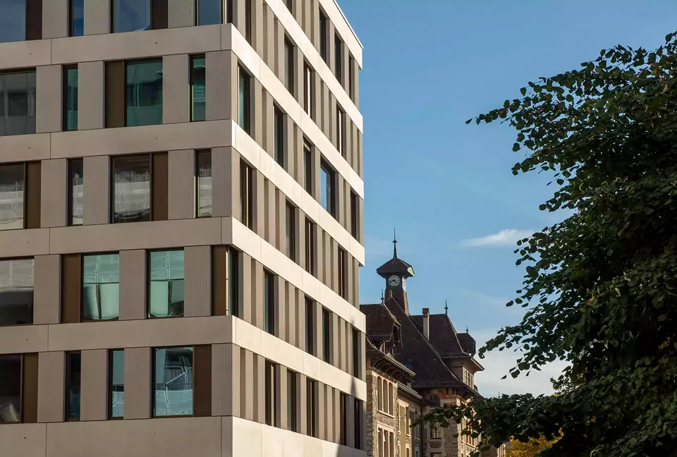 Façade avec contexte école