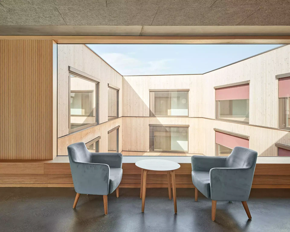 Aufenthaltsbereich am Innenhof