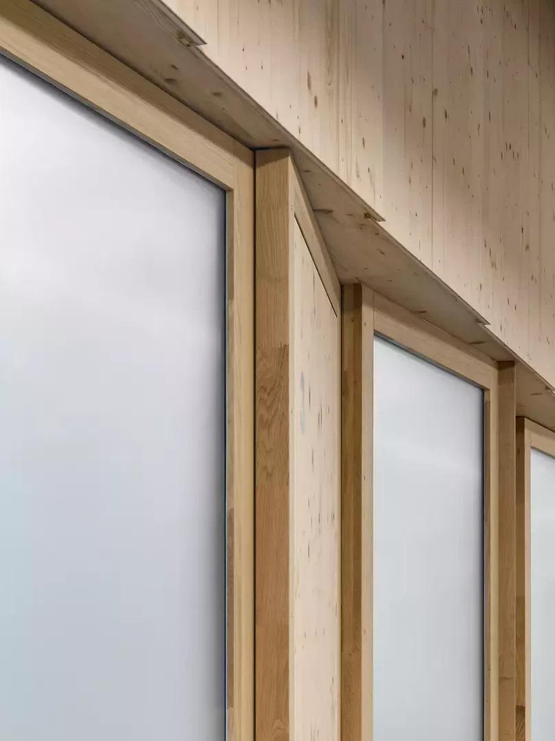 Gefaltete Wand – Holz