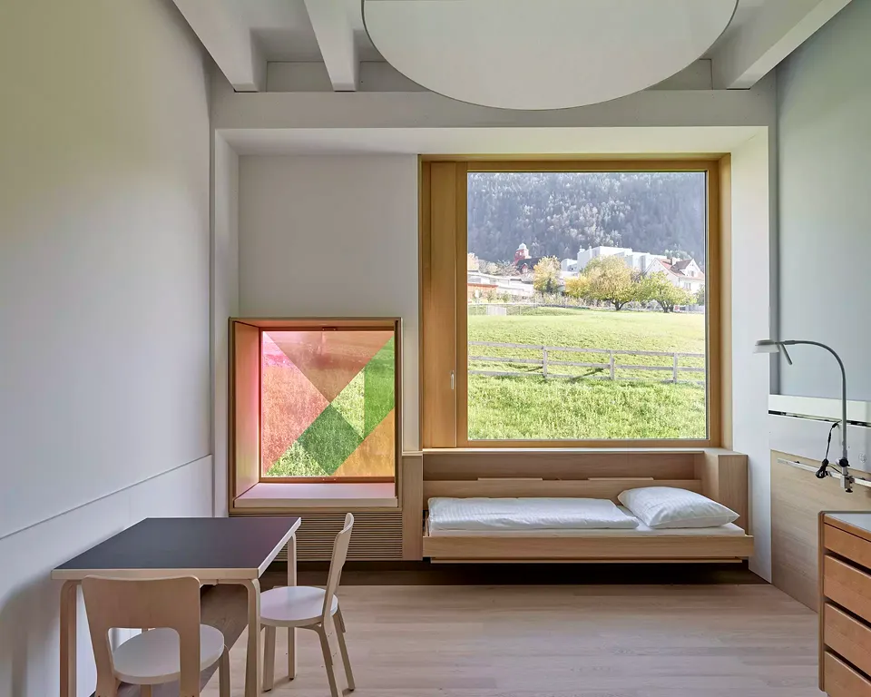 Kinderzimmer mit Elternklappbett