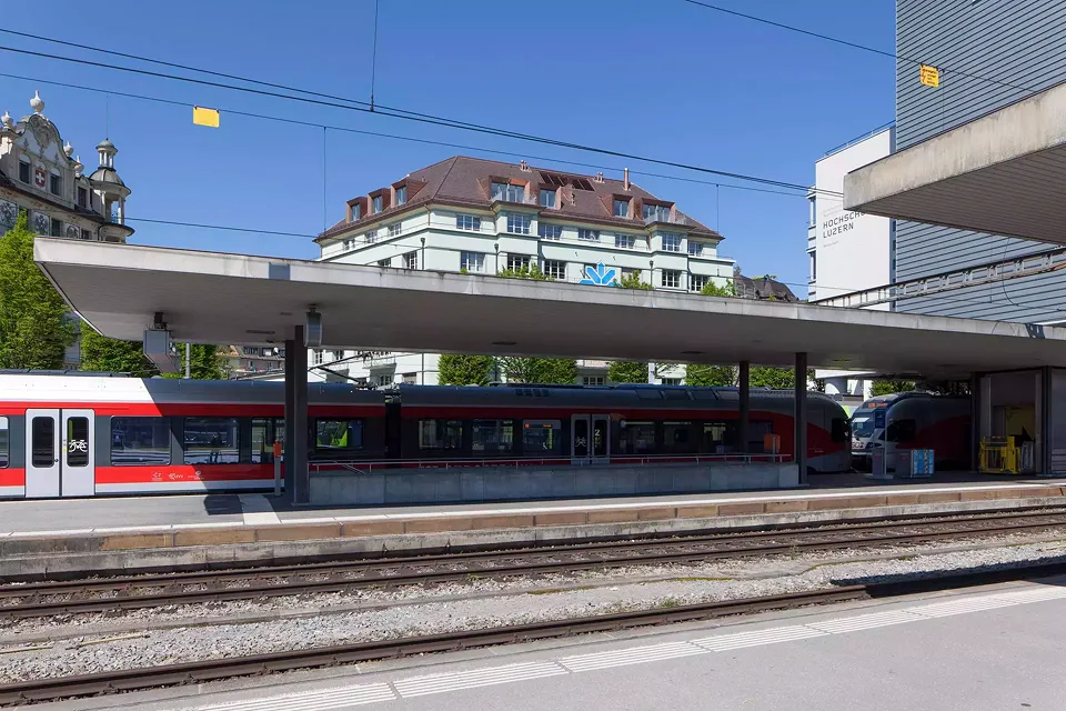 Bahnseite
