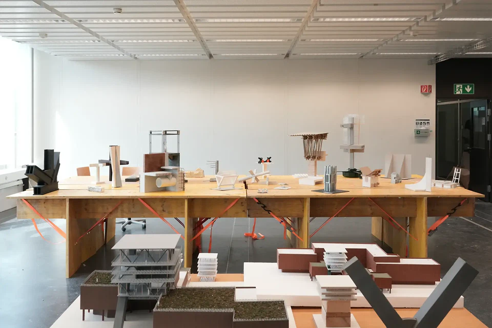 Ready-Unmade HIL, Classroom, Fragments