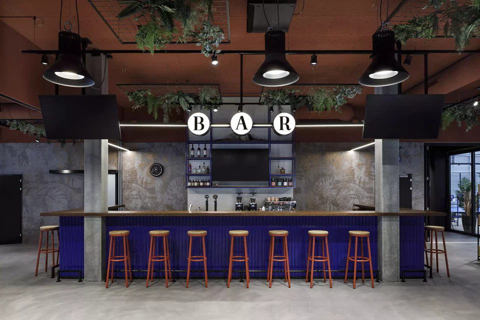 Bar – zentraler Treffpunkt