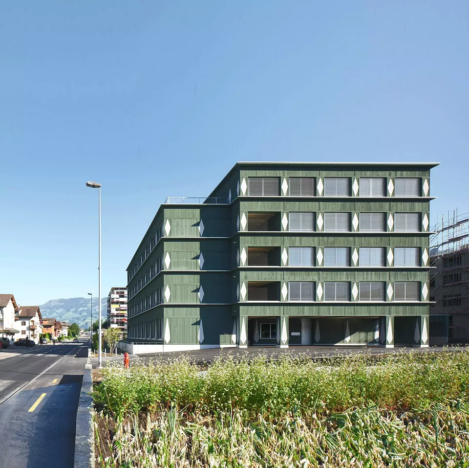Ansicht Südost mit Strasse