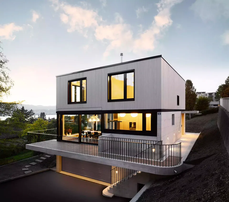 Südfassade am Abend
