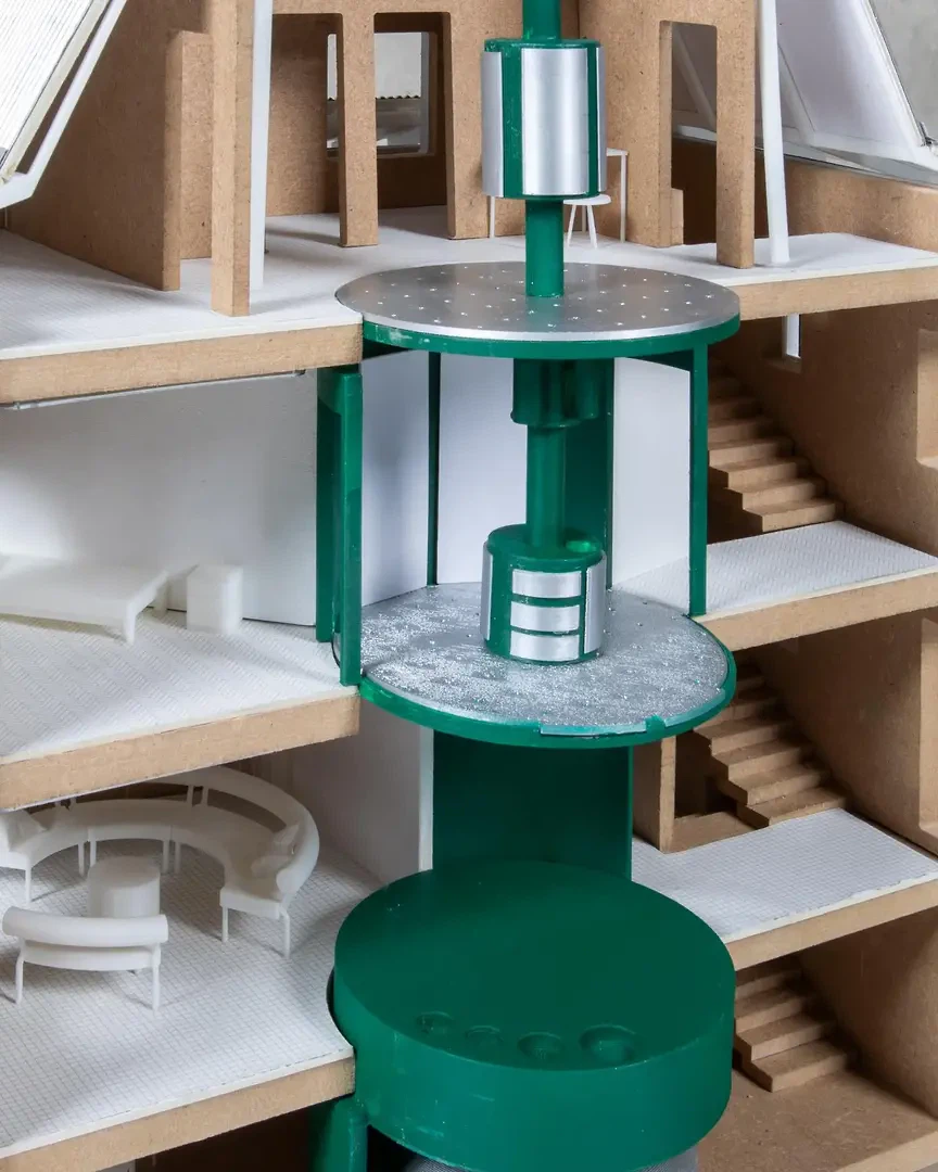 Holobiontenhaus, Bryan Reyes