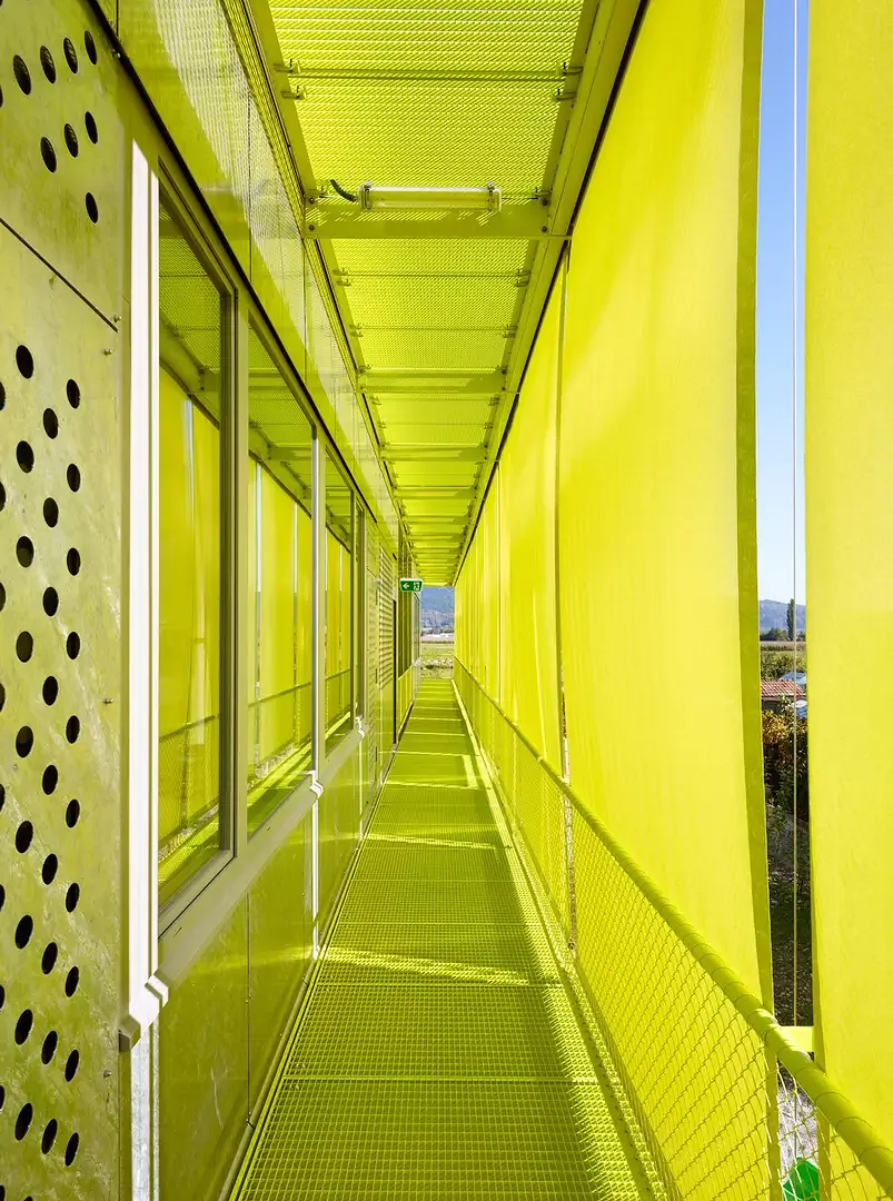 La pergola avec protection contre le soleil