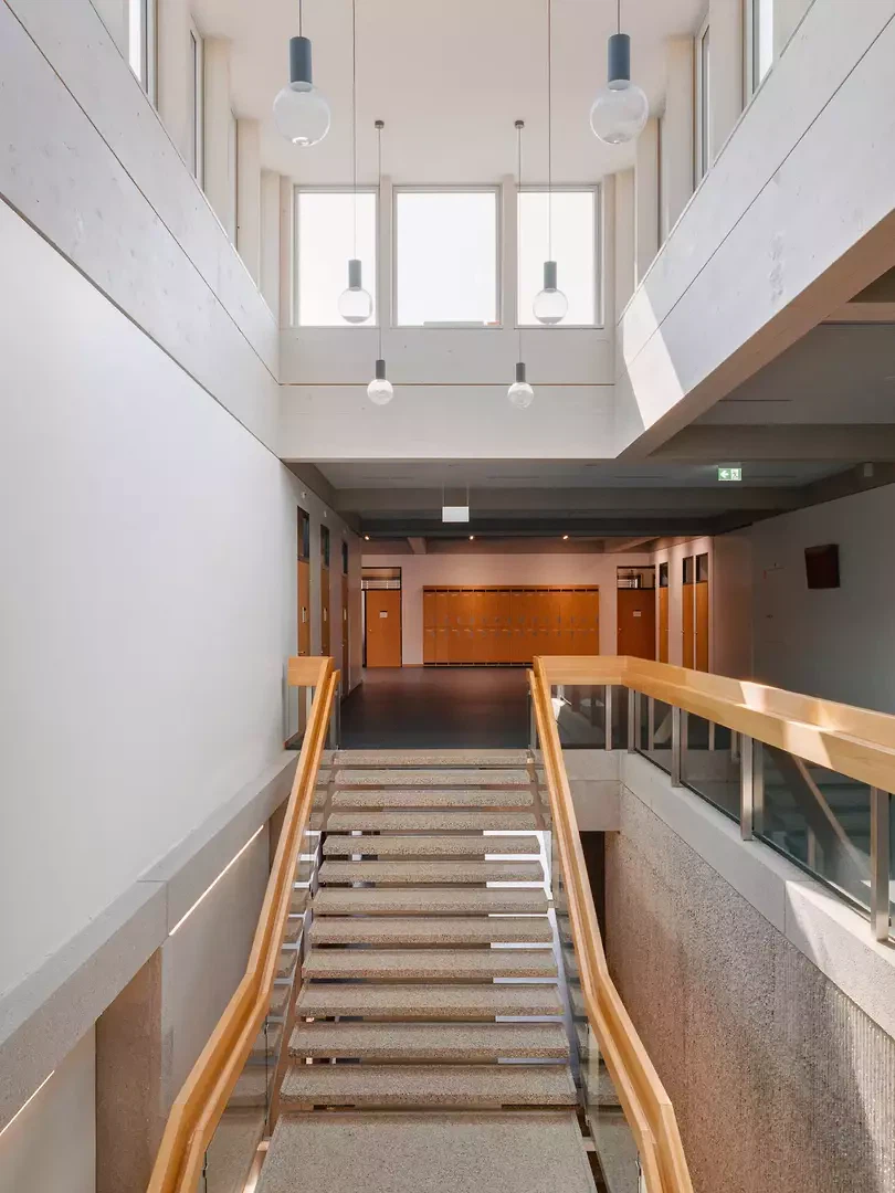 Eine der beiden neuen Treppen mit Oberlicht, die in das neu geschaffene dritte Obergeschoss führt