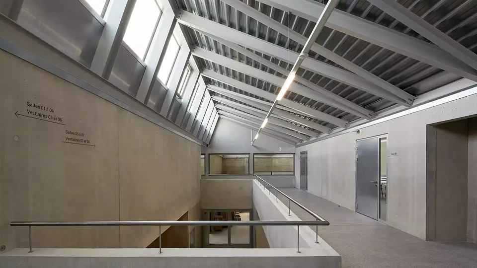La lumière naturelle diffusée au cœur du bâtiment