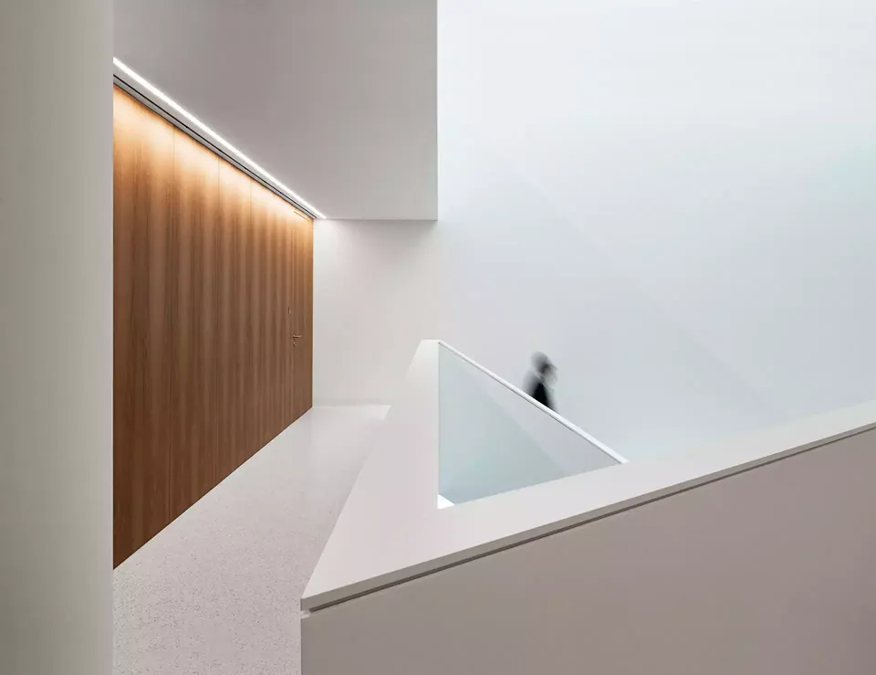 intérieure_ detail sur le vide hall1