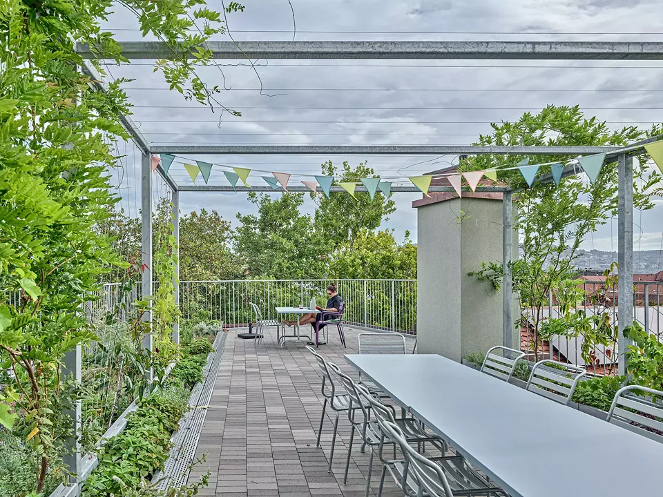 Gemeinschaftliche Dachterrasse, Ersatzneubau