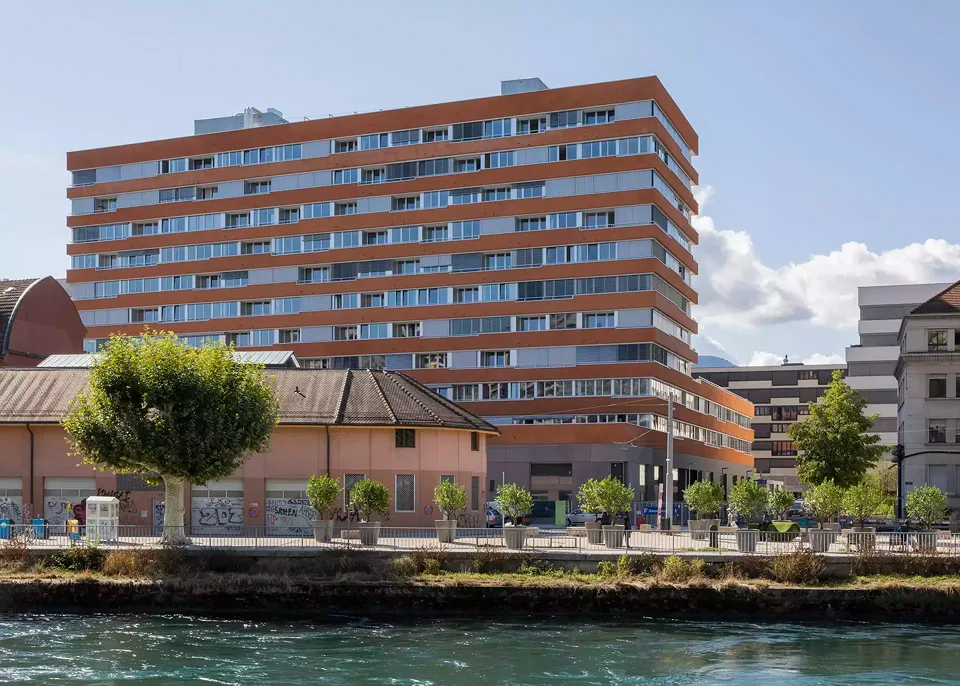 Bâtiment depuis le Rhone