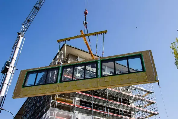 Pose des éléments préfabriqués en bois