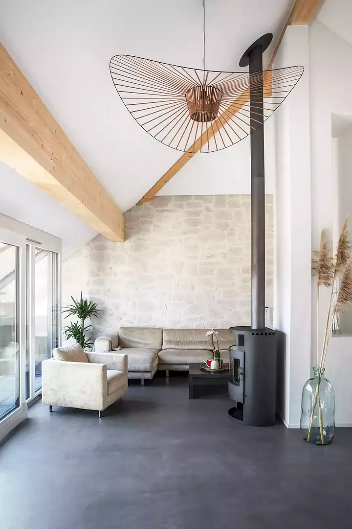 Intérieur appartement surcombles séjour-balcon