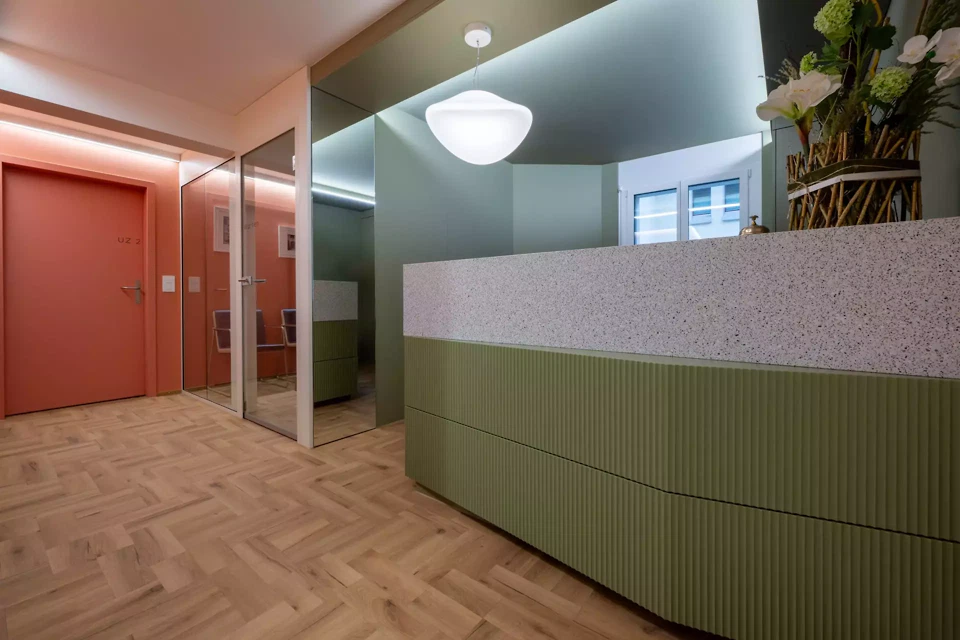 Empfangsbereich mit Warten