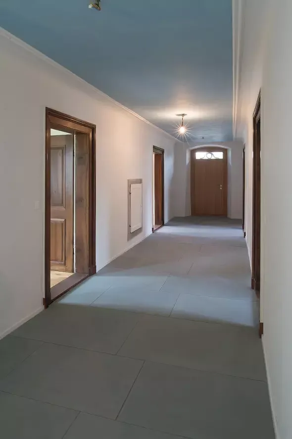 Korridor mit Sandstein