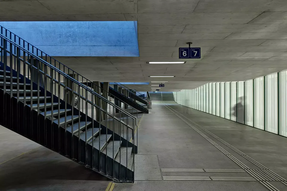 Quartierverbindung mit Lichtwand
