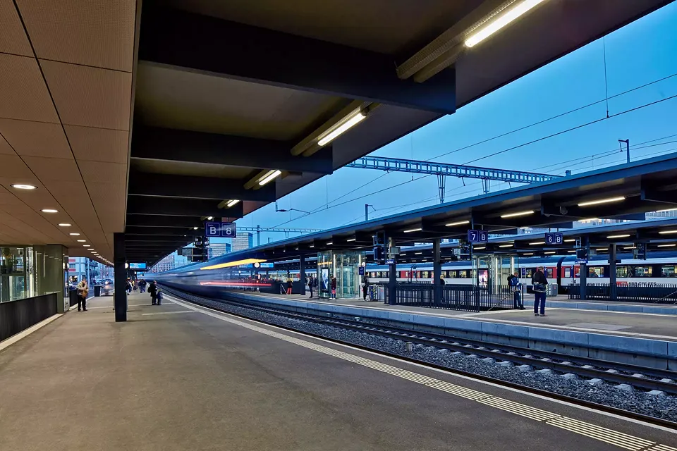 Neue Perrondächer