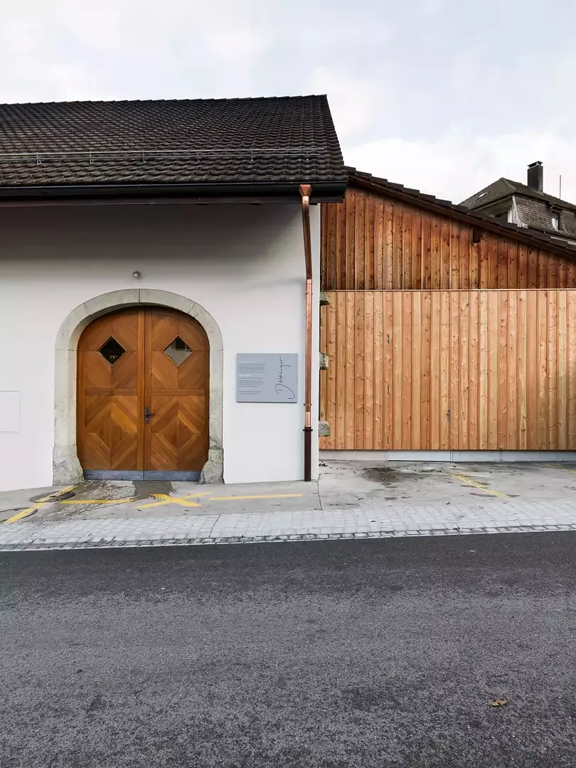 An-/Ablieferung, Südfassade