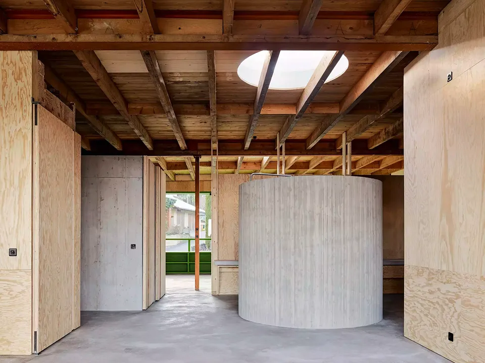 Vue du côté du garage sur la chambre à coucher
