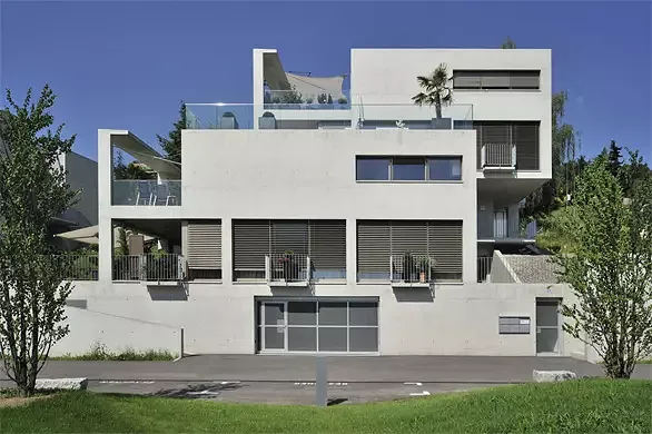 Les terrasse permettent une vue panoramique tzt angeordnete Terrassen garantieren Weite und Aussicht für die privaten Aussenräume