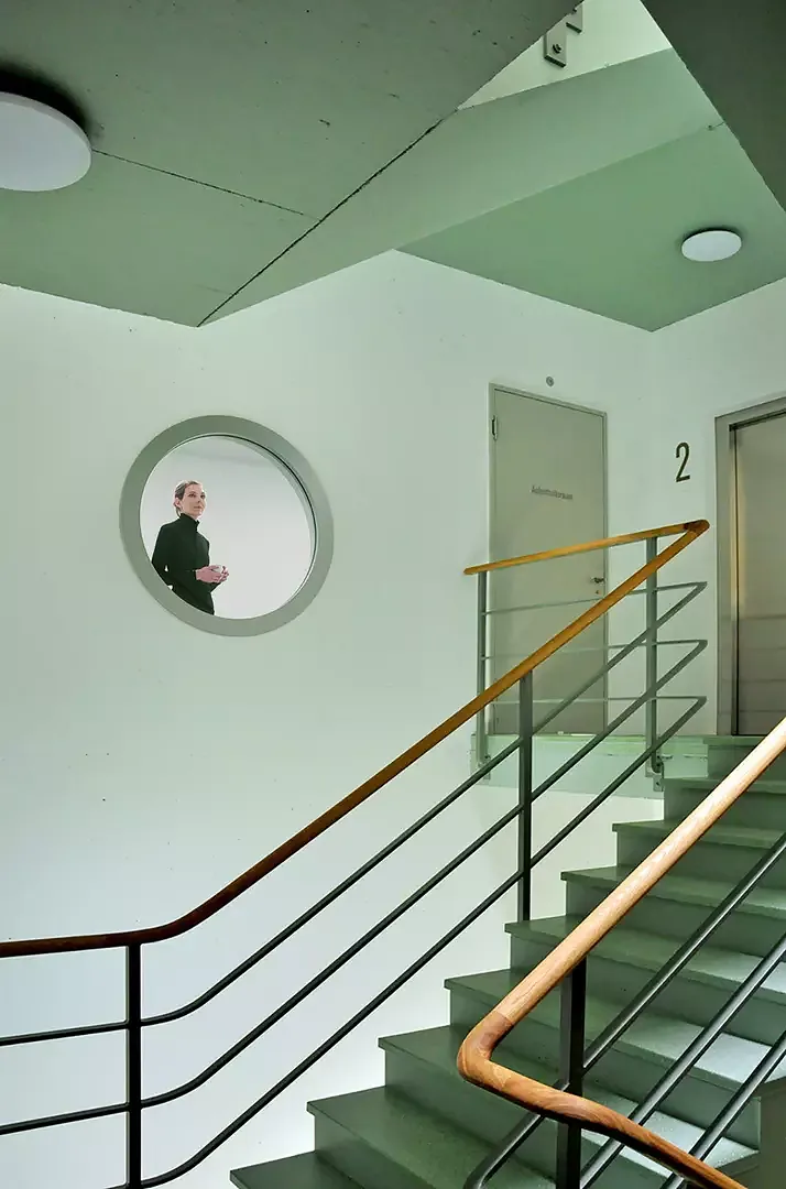 Pour le nouvel escalier de l’arrière-scène, les rampes existantes ont été réutilisées dans la mesure du possible.