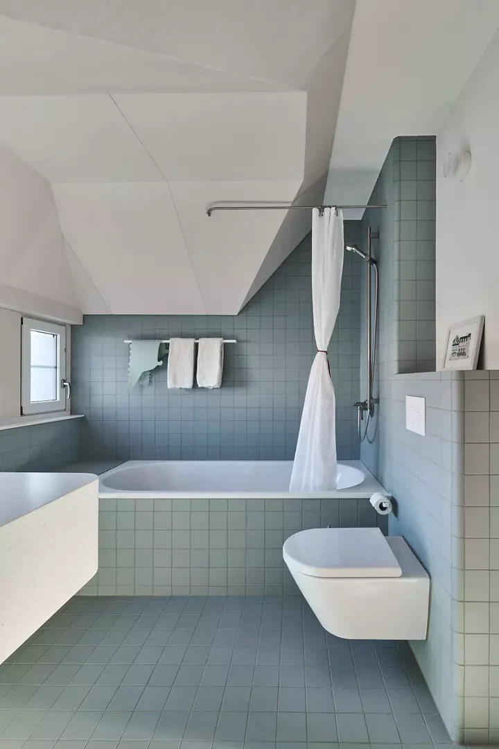 Salle de bains mansardée