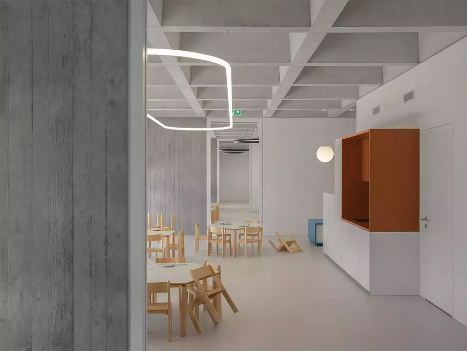 Réfectoire intégré aux espaces didactiques
