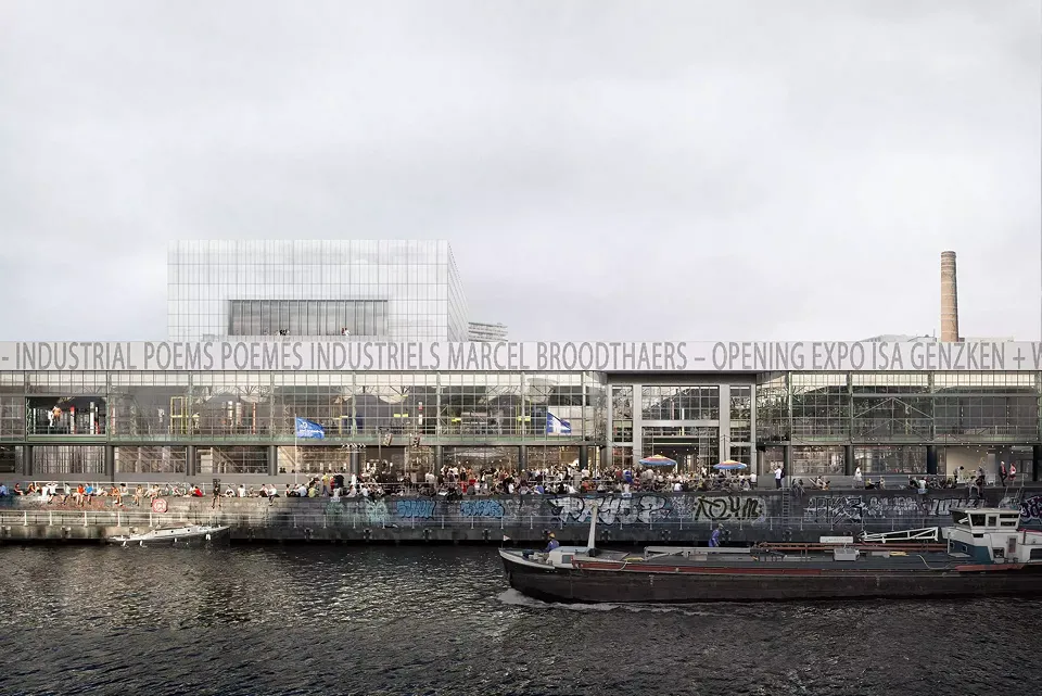 Bien visibles depuis le  canal maritime de Bruxelles  à l’Escaut: les messages  sur l’enseigne à lettres rétro-éclairées en attique  qui interpelle la ville.