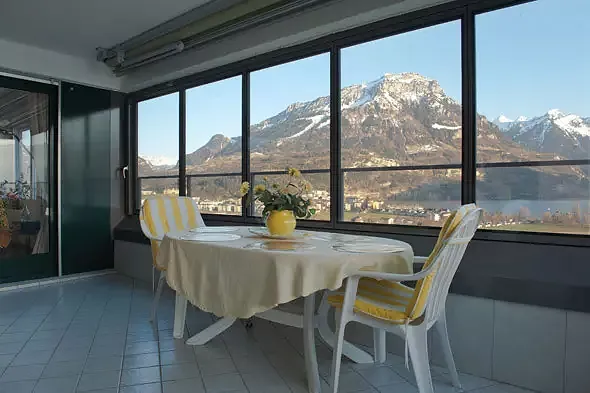 vitrage es balcons à l'intérieur, fermé