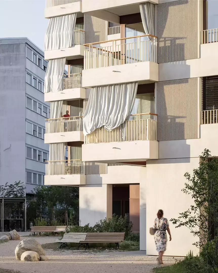 Vue des balcons côté jardin